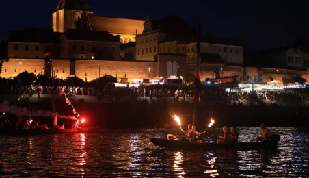 9. Festiwal Wisły - nocna parada łodzi i statków, widowisko światło-dźwięk