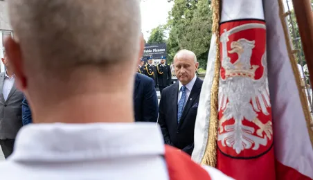 Złożenie kwiatów pod tablicą poświęconą Ludziom „Solidarności” Regionu Toruńskiego, 29.08.2025 r.