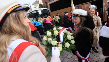 Uroczysta inauguracja roku akademickiego 2025/2026 - złożenie kwiatów