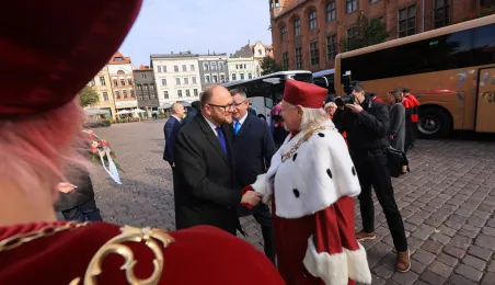 Uroczysta inauguracja roku akademickiego 2025/2026 - złożenie kwiatów