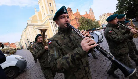 Uroczysta inauguracja roku akademickiego 2025/2026 - złożenie kwiatów