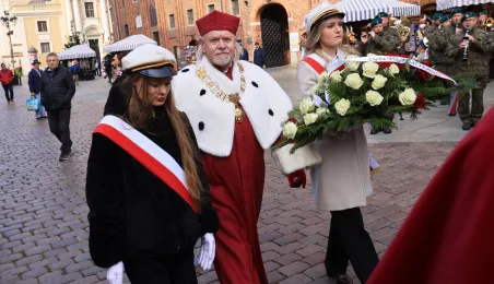 Uroczysta inauguracja roku akademickiego 2025/2026 - złożenie kwiatów