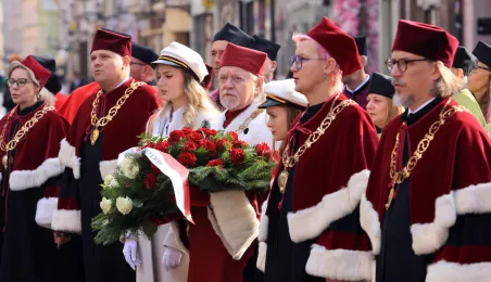 Uroczysta inauguracja roku akademickiego 2025/2026 - złożenie kwiatów