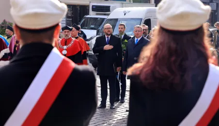 Uroczysta inauguracja roku akademickiego 2025/2026 - złożenie kwiatów
