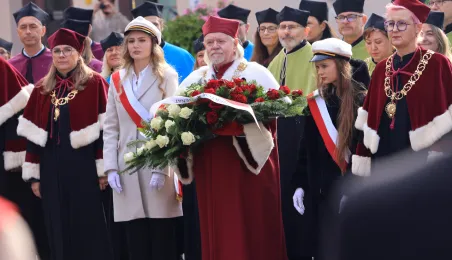 Uroczysta inauguracja roku akademickiego 2025/2026 - złożenie kwiatów