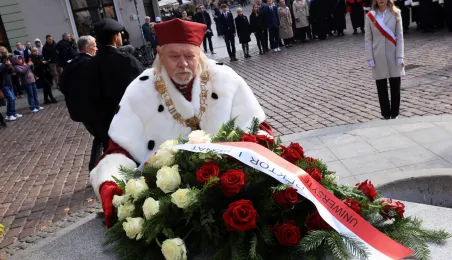 Uroczysta inauguracja roku akademickiego 2025/2026 - złożenie kwiatów