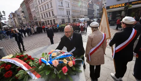 Uroczysta inauguracja roku akademickiego 2025/2026 - złożenie kwiatów