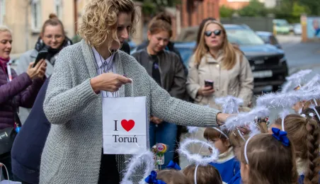 Manekin z anielskim gościem