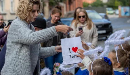 Manekin z anielskim gościem