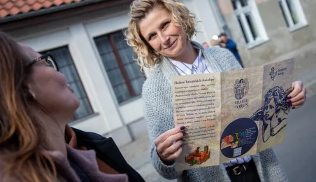 Manekin z anielskim gościem