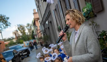 Manekin z anielskim gościem