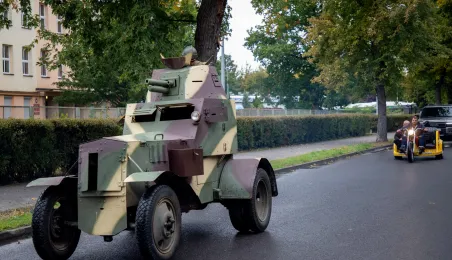 70 lat toruńskiej "Samochodówki", parada