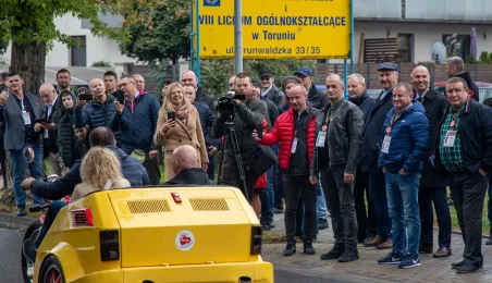 70 lat toruńskiej "Samochodówki", parada