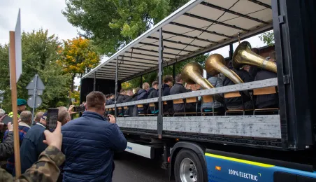 70 lat toruńskiej "Samochodówki", parada