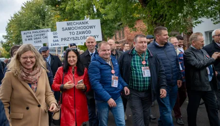 70 lat toruńskiej "Samochodówki", parada