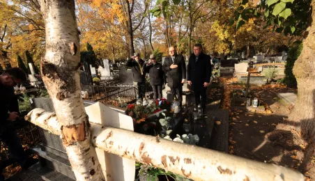 Wiązanki na grobach Honorowych Obywateli Torunia