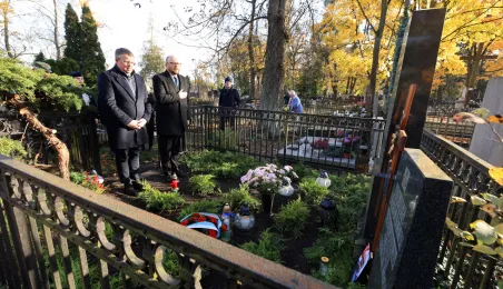 Wiązanki na grobach Honorowych Obywateli Torunia