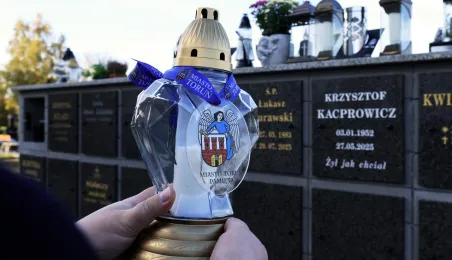 Wiązanki na grobach Honorowych Obywateli Torunia