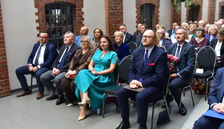 80-lecie Zespołu Szkół Inżynierii Środowiska w Toruniu, wręczenie Medalu "Za Zasługi dla Miasta Torunia"