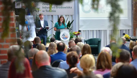 80-lecie Zespołu Szkół Inżynierii Środowiska w Toruniu, wręczenie Medalu "Za Zasługi dla Miasta Torunia"