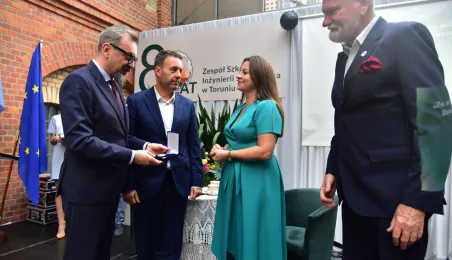 80-lecie Zespołu Szkół Inżynierii Środowiska w Toruniu, wręczenie Medalu "Za Zasługi dla Miasta Torunia"
