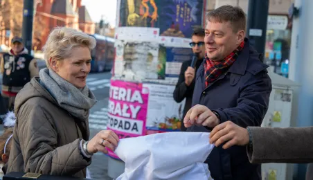 Anioł przy Domu Pizzy i Tapas 