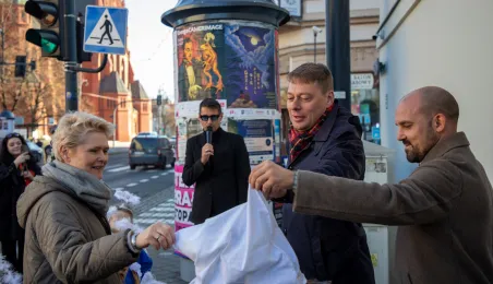 Anioł przy Domu Pizzy i Tapas 