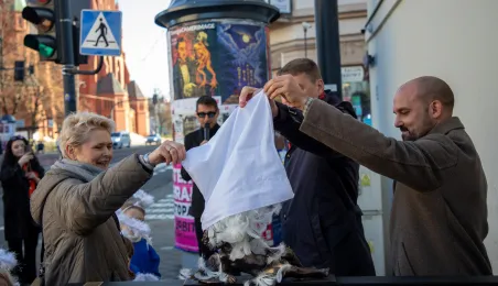 Anioł przy Domu Pizzy i Tapas 
