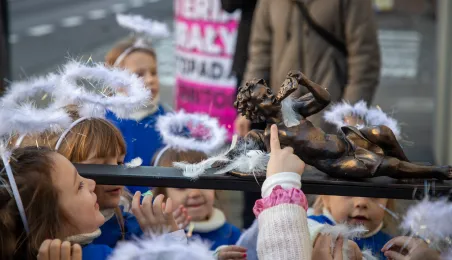 Anioł przy Domu Pizzy i Tapas 
