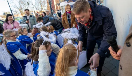Anioł przy Domu Pizzy i Tapas 
