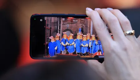 Toruńska starówka wzbogaciła się o kolejnego, siódmego aniołka.