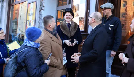 Toruńska starówka wzbogaciła się o kolejnego, siódmego aniołka.