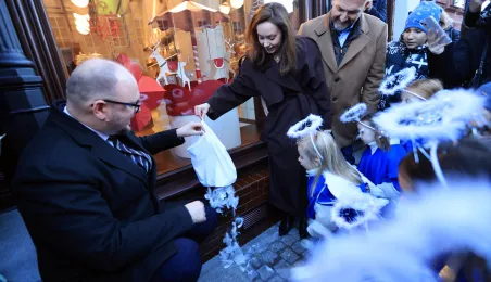 Toruńska starówka wzbogaciła się o kolejnego, siódmego aniołka.