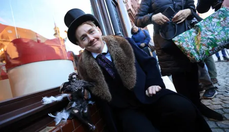 Toruńska starówka wzbogaciła się o kolejnego, siódmego aniołka.