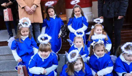 Toruńska starówka wzbogaciła się o kolejnego, siódmego aniołka.