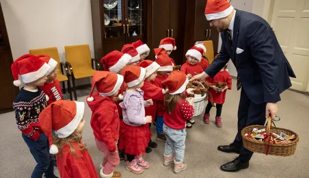 Przedszkolaki z PM1 z wizytą u prezydenta, 15.12.2025