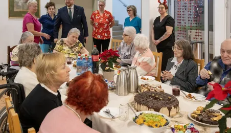 Z życzeniami dla mieszkańców i pracowników Domu Pomocy Społecznej w Toruniu