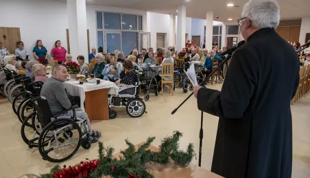 Z życzeniami dla mieszkańców i pracowników Domu Pomocy Społecznej w Toruniu