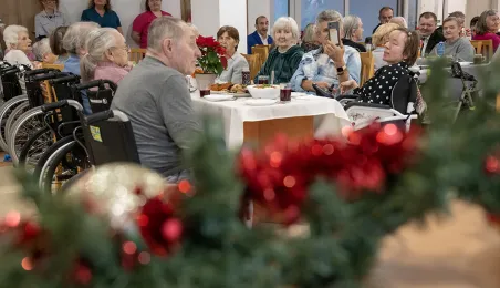 Z życzeniami dla mieszkańców i pracowników Domu Pomocy Społecznej w Toruniu