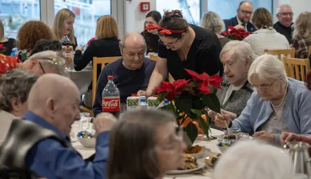 Z życzeniami dla mieszkańców i pracowników Domu Pomocy Społecznej w Toruniu