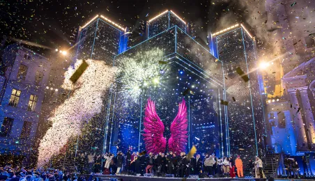 Szacujemy, że w Sylwestrowej Mocy Przebojów uczestniczyło na starówce ponad 20 tys. osób. Ile przed telewizorami? Czekamy na wyniki badań oglądalności.  31 grudnia na Rynku Staromiejskim (po raz drugi) odbyła się Sylwestrowa Moc Przebojów, zorganizowana przez Gminę Miasta Toruń, samorząd województwa kujawsko-pomorskiego i TV Polsat.  Wydarzenie - pomimo większej liczby uczestników niż rok temu - przebiegło spokojnie.  Dla mieszkańców i gości Torunia, a także widzów przed telewizorami zagrali, m.in. Perfect 