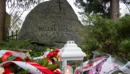 106. rocznica powrotu Torunia do wolnej Polski - złożenie kwiatów