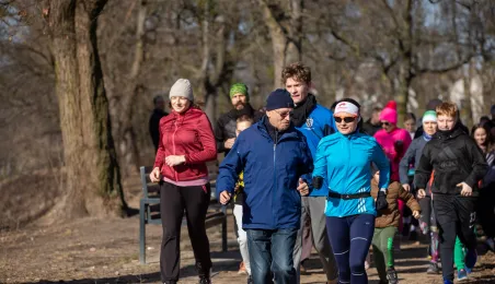 Międzypokoleniowy bieg w Parku Glazja