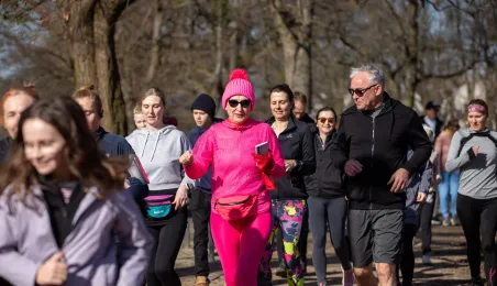 Międzypokoleniowy bieg w Parku Glazja