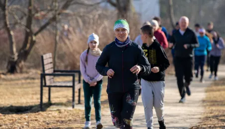 Międzypokoleniowy bieg w Parku Glazja