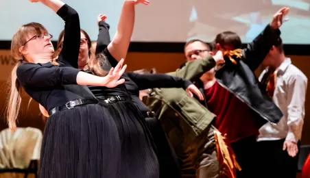 „Piękna i Bestia” w wykonaniu Teatru „Czy TAK, czy NIE?”