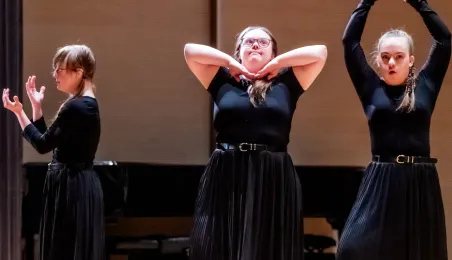 „Piękna i Bestia” w wykonaniu Teatru „Czy TAK, czy NIE?”