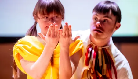 „Piękna i Bestia” w wykonaniu Teatru „Czy TAK, czy NIE?”