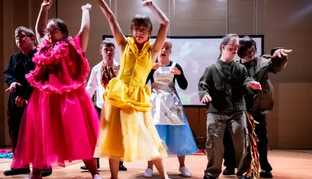 „Piękna i Bestia” w wykonaniu Teatru „Czy TAK, czy NIE?”