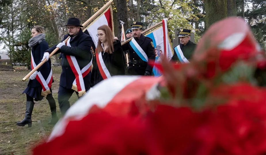 106. rocznica odzyskania niepodległości - złożenie kwiatów i msza św.